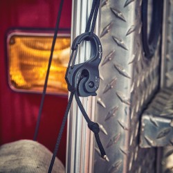 CamJam XT Aluminium Cord Tightener Upínací hliníková karabina, černá - velká